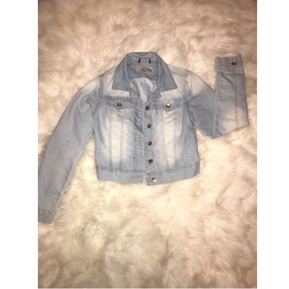 Light wash jean jacket - Picture 1 of 5